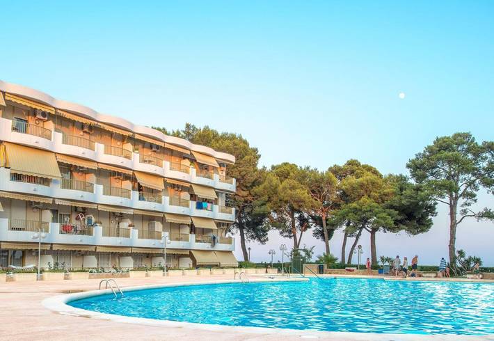 Appart’hôtel pour 4 personnes, avec piscine ainsi que jardin et balcon