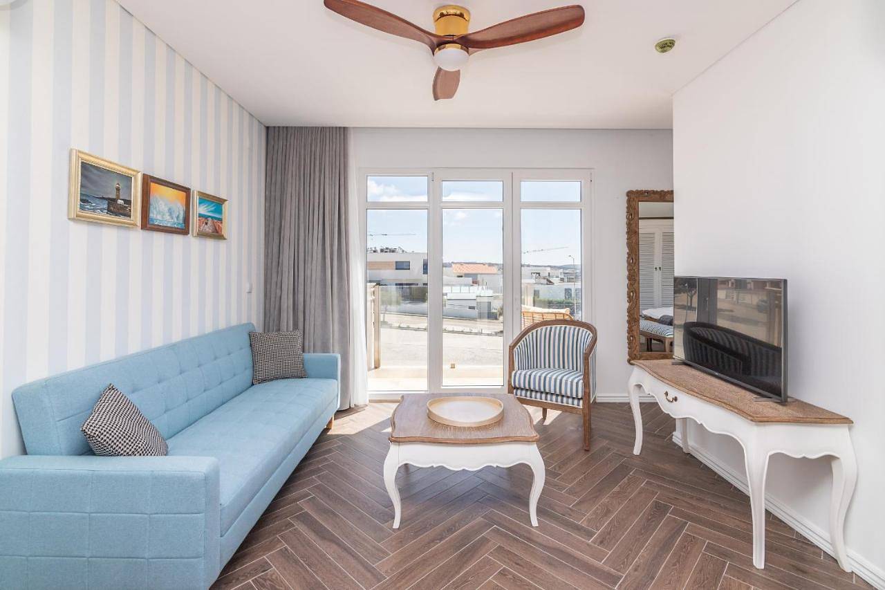 Apartamento inteiro, One-Bedroom Apartment in Praia da Areia Branca, Lourinhã
