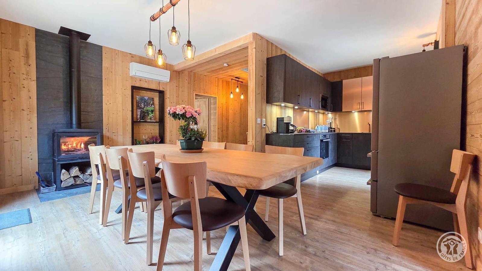 Gîte confortable avec parking, jardin et WiFi à 300m du centre ville de Bareilles in Bareilles, Pyrénées