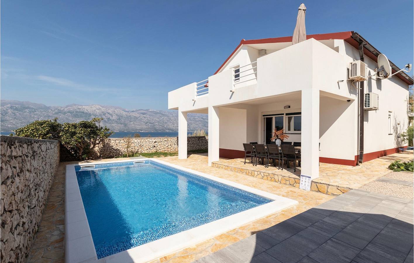 Gemütliche 2-Zimmer-Wohnung in der Nähe der Küste und des Stadtzentrums mit Pool und Parkplatz in Razanac, Zadar