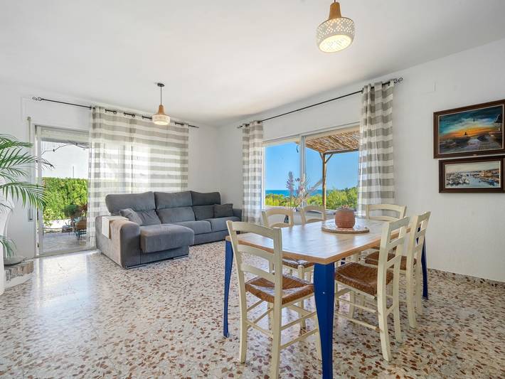 Location de vacances pour 6 personnes, avec vue sur l’océan ainsi que jardin et terrasse dans Les Tres Cales - 4