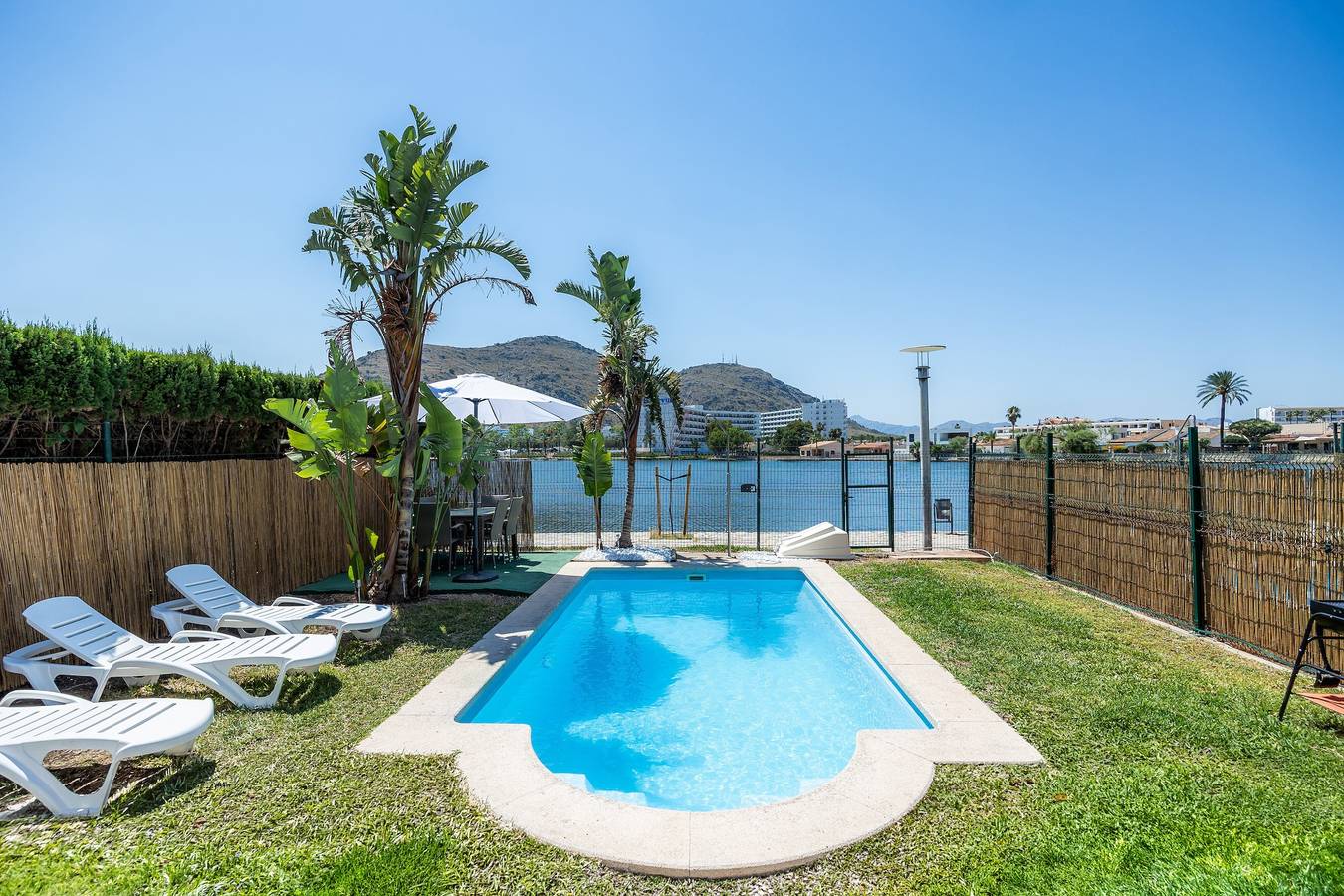 Villa „Syrah“ mit Seeblick, Wlan und Klimaanlage in Playa de Alcúdia, Alcúdia