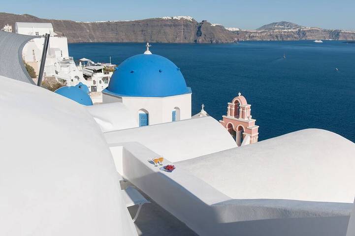 Villa for 5 people, with hot tub and balcony in Oia