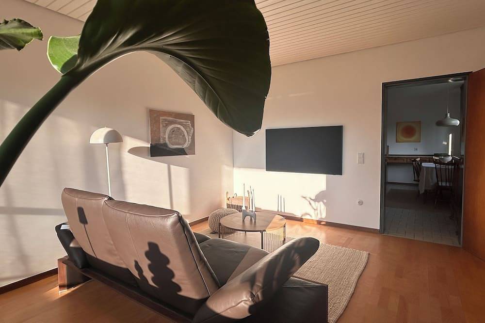 Ganze Wohnung, Moderne ruhige Ferienwohnung (65qm) für bis zu 3 Personen in Dormagen-Zons in Zons, Dormagen