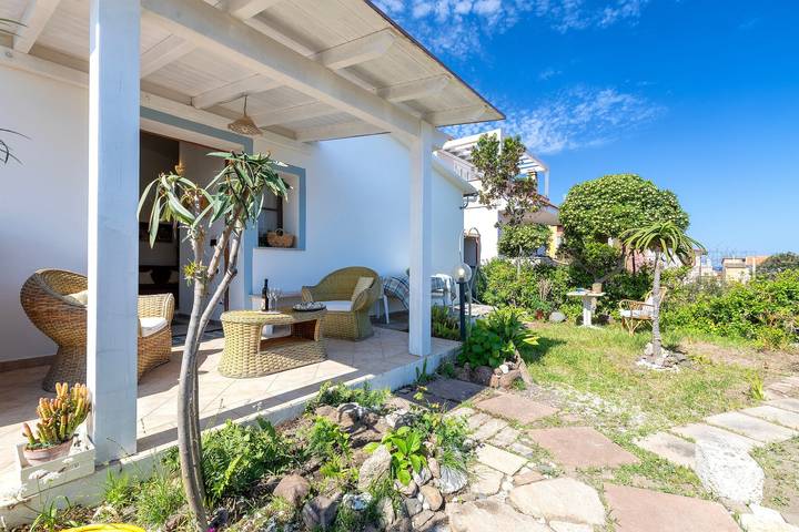Casa vacanza per 4 persone, con Giardino a Lu Bagnu