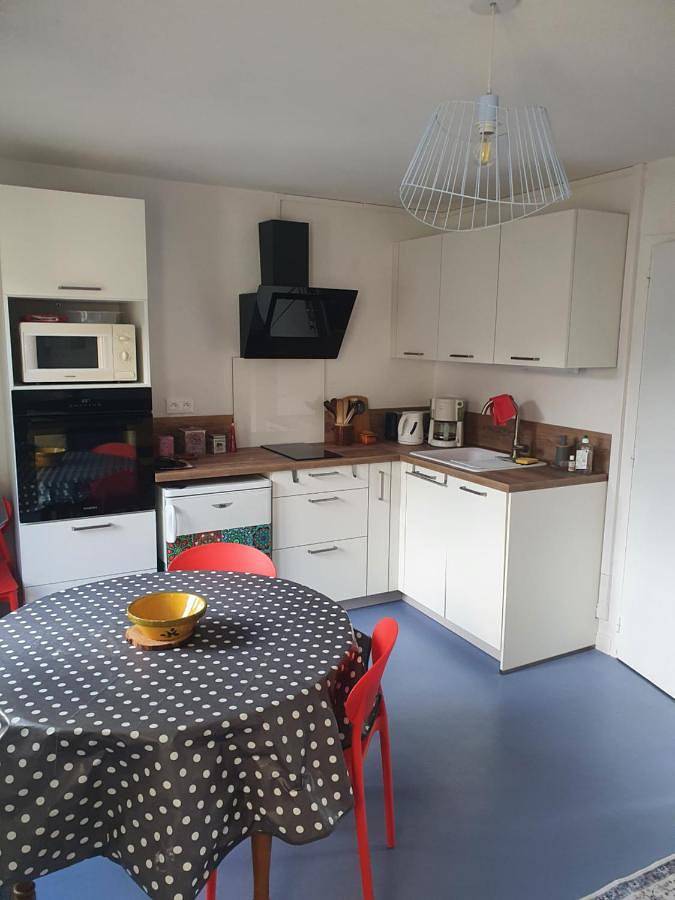 Gîte pour 4 personnes, avec balcon ainsi que vue et piscine à Bielle (Pyrénées-Atlantiques) - 2