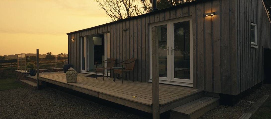 Lodge for 2 people, with garden and hot tub in Pembrokeshire