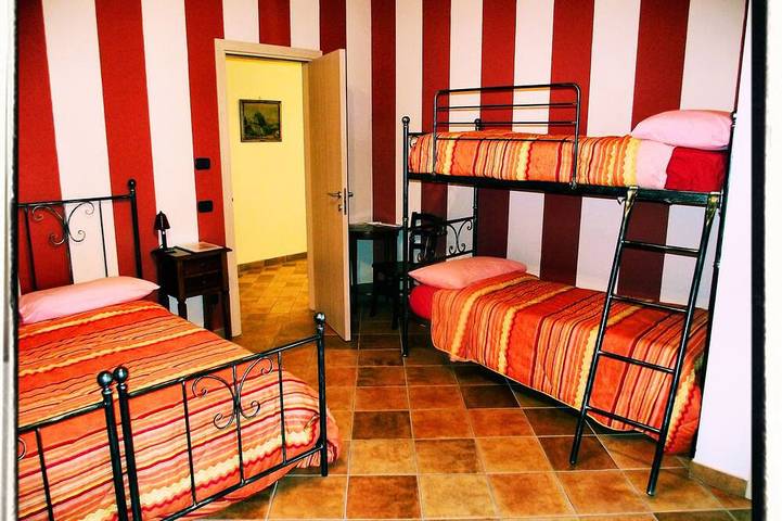 Chambre d’hôte pour 4 personnes, avec Jardin à Revello