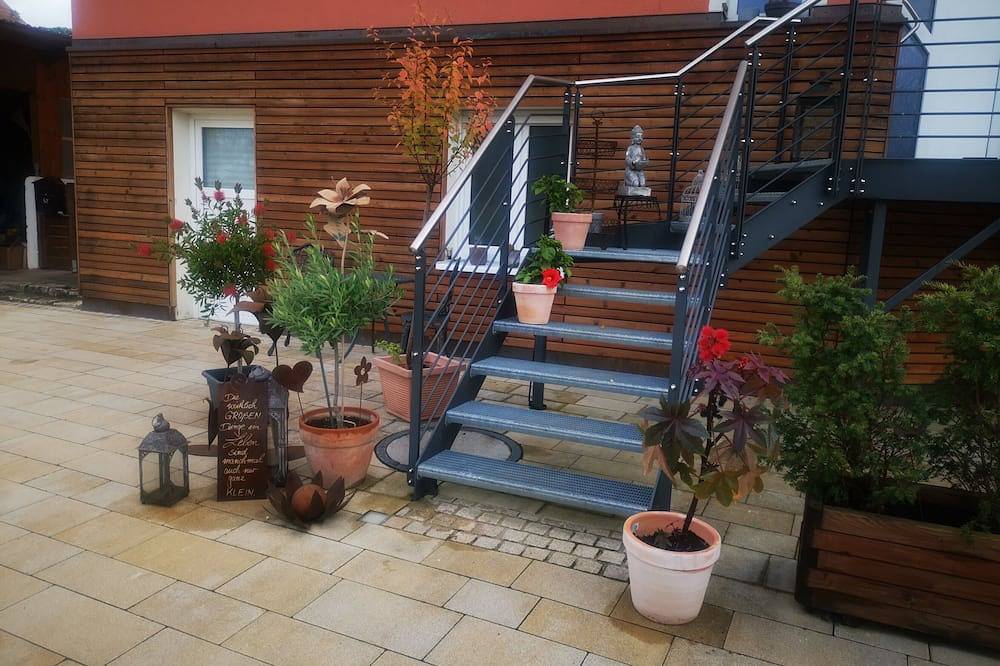 Ganze Wohnung, Apartment „Quiet Modern“ mit Gemeinschaftspool, Wlan und Klimaanlage in Kirchehrenbach, Fränkische Schweiz