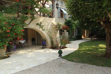 Gîte pour 2 personnes, avec terrasse ainsi que jardin et piscine dans le Lot