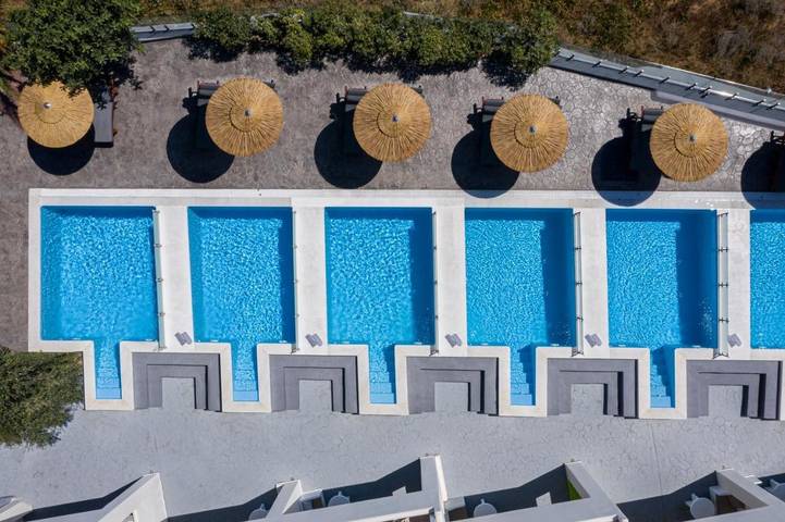 Apartamento para 2 personas, con vistas además de jardín y piscina en Imerovigli