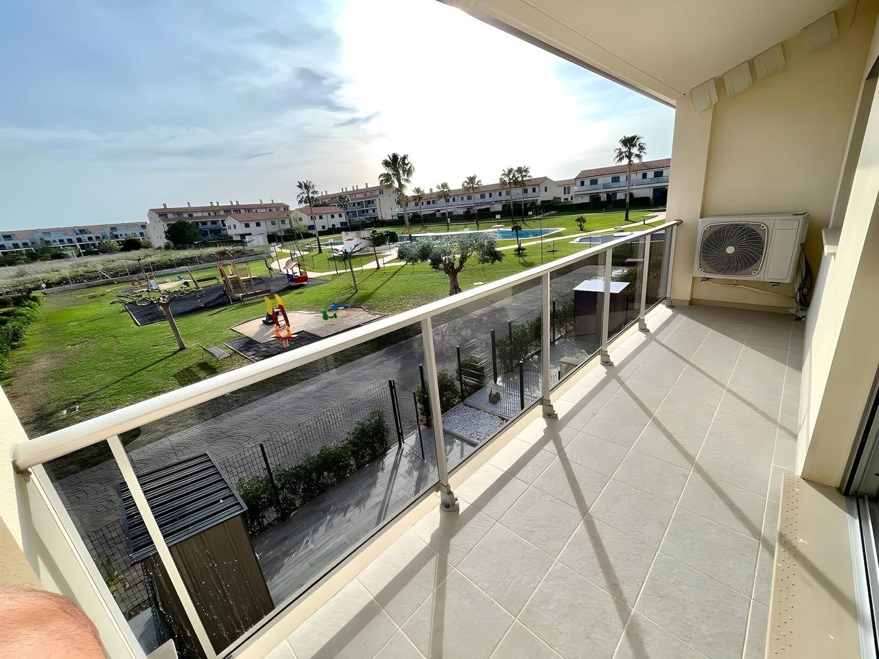 Apartamento entero, Apartamento 'Luxury House' con balcón, Wi-Fi y aire acondicionado in Panoramica Golf (Vinaros), San Jorge