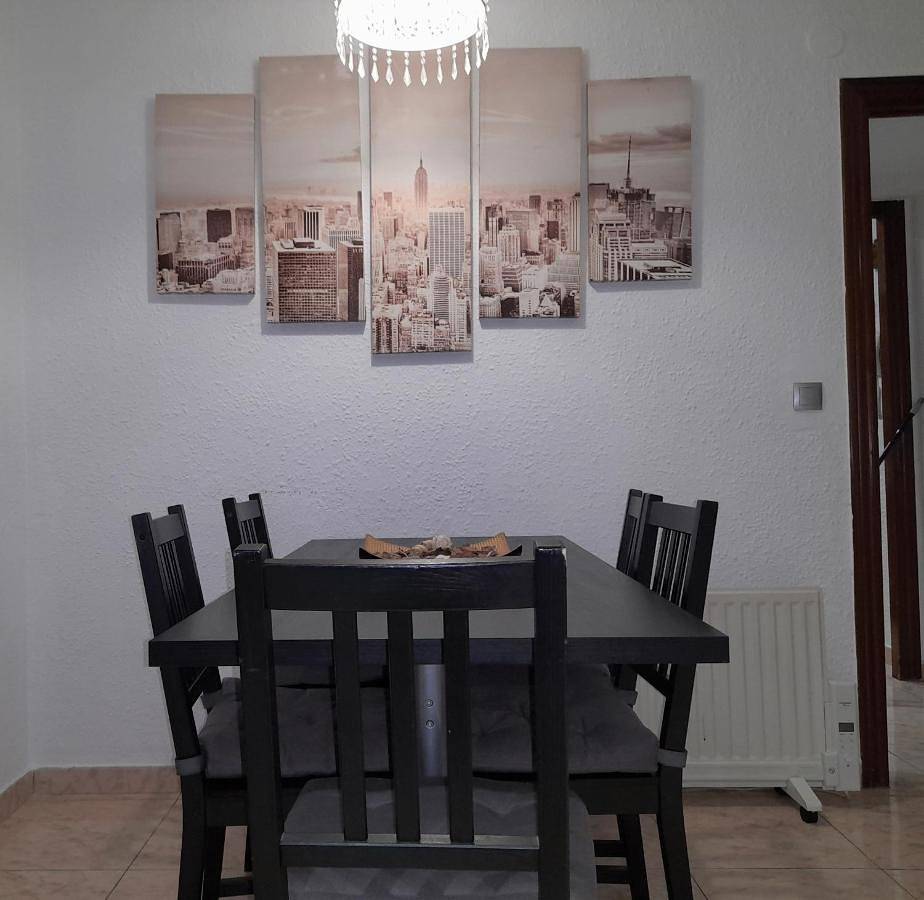 Apartamento entero, Three-Bedroom Apartment in El Prat de Llobregat, Bajo Llobregat