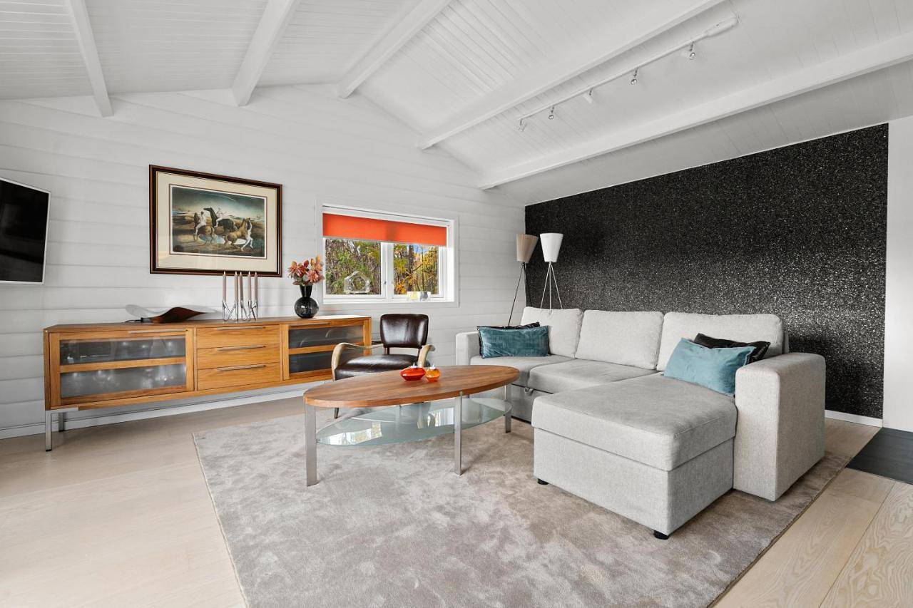 Håkøyvegen 151 Lodge with 2 Bedrooms , Waterfront , Tromsø in Tromsø