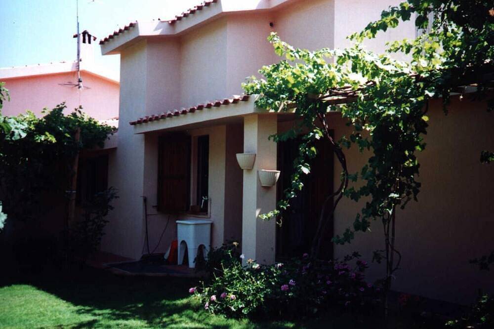 Villa mit Garten, maximal 5 Minuten vom Strand entfernt, ideal für Familien in Solanas, Comune di Sinnai