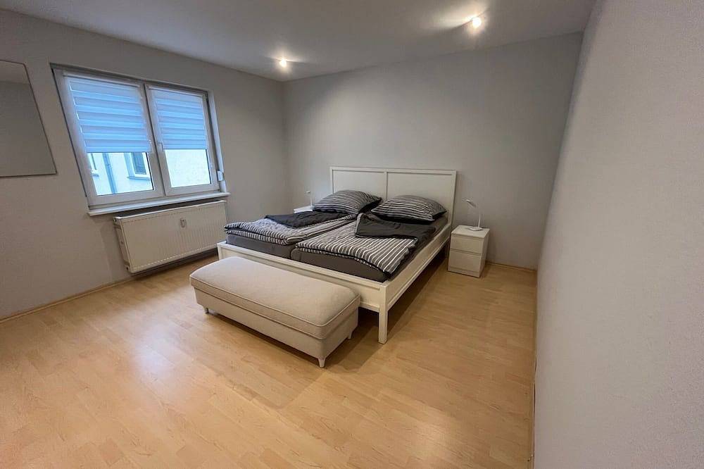 Apartamento entero, Fully equipped vacation apartment with loggia, whirlpool bath and massage shower in Bad Salzungen, Werratal