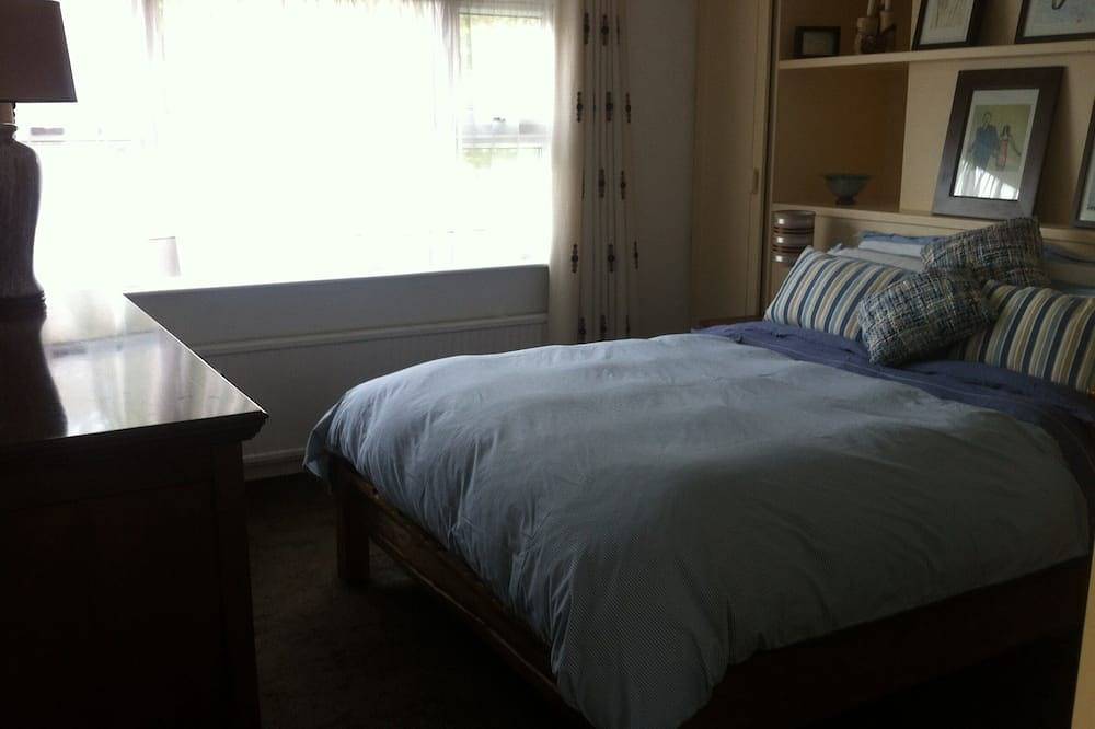 Charmantes und geräumiges Stadthaus mit 3 Schlafzimmern. Großer Garten. Privater Parkplatz. in Ballina, County Mayo