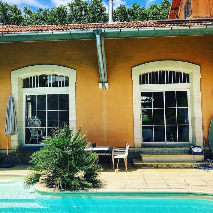 Location de vacances pour 6 personnes, avec piscine ainsi que vue et jardin, adapté aux familles dans Gare De Pomas