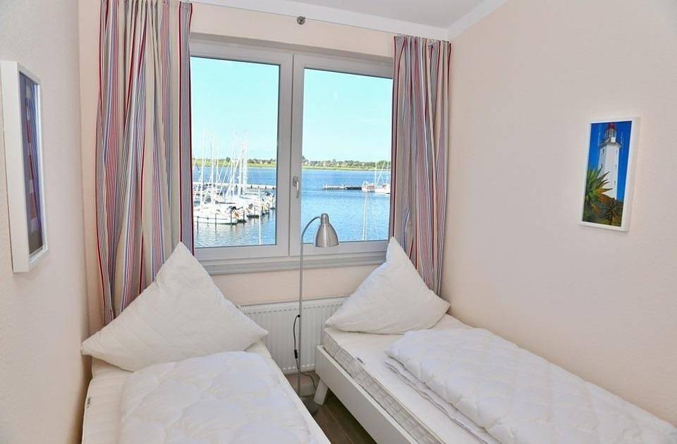 Ganze Wohnung, Exklusive Ferienunterkunft mit außergewöhnlichem Seeblick und Balkon auf Fehmarn in Ostfehmarn, Fehmarn