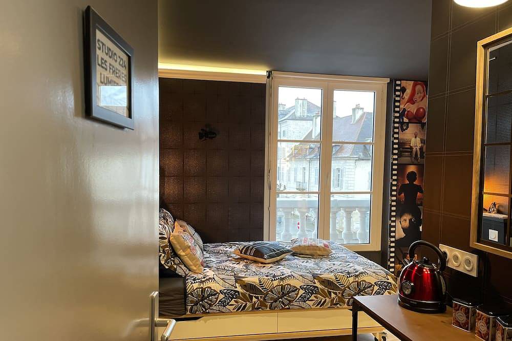 Apartamento entero, ★Studio Frères Lumière★Centre ville Dole - Wifi Netflix in Dole (Jura), Jura