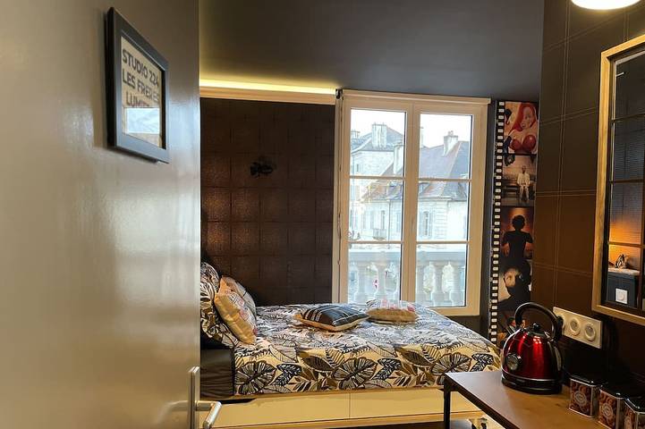 Ganze Wohnung, ★Studio Frères Lumière★ Stadtzentrum Dole - WLAN Netflix in Dole, Jura