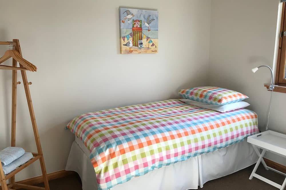 Entire apartment, Two-bedroom flat overlooking Nairn Harbour, close to facilities in Nairn, Highlands
