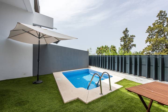 Casa Azul - 059: Casa Vacacional con Piscina Privada, Wi-Fi y Aire Acondicionado in Caleta de Vélez, Vélez-Málaga