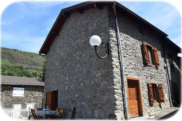 Gîte pour 6 personnes, avec terrasse à Ignaux