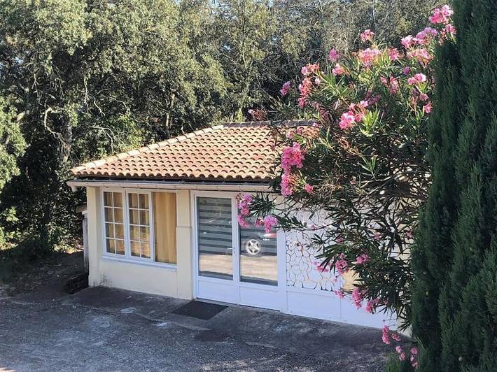 Maison de vacances pour 3 personnes, avec Terrasse ainsi que Jardin et Piscine