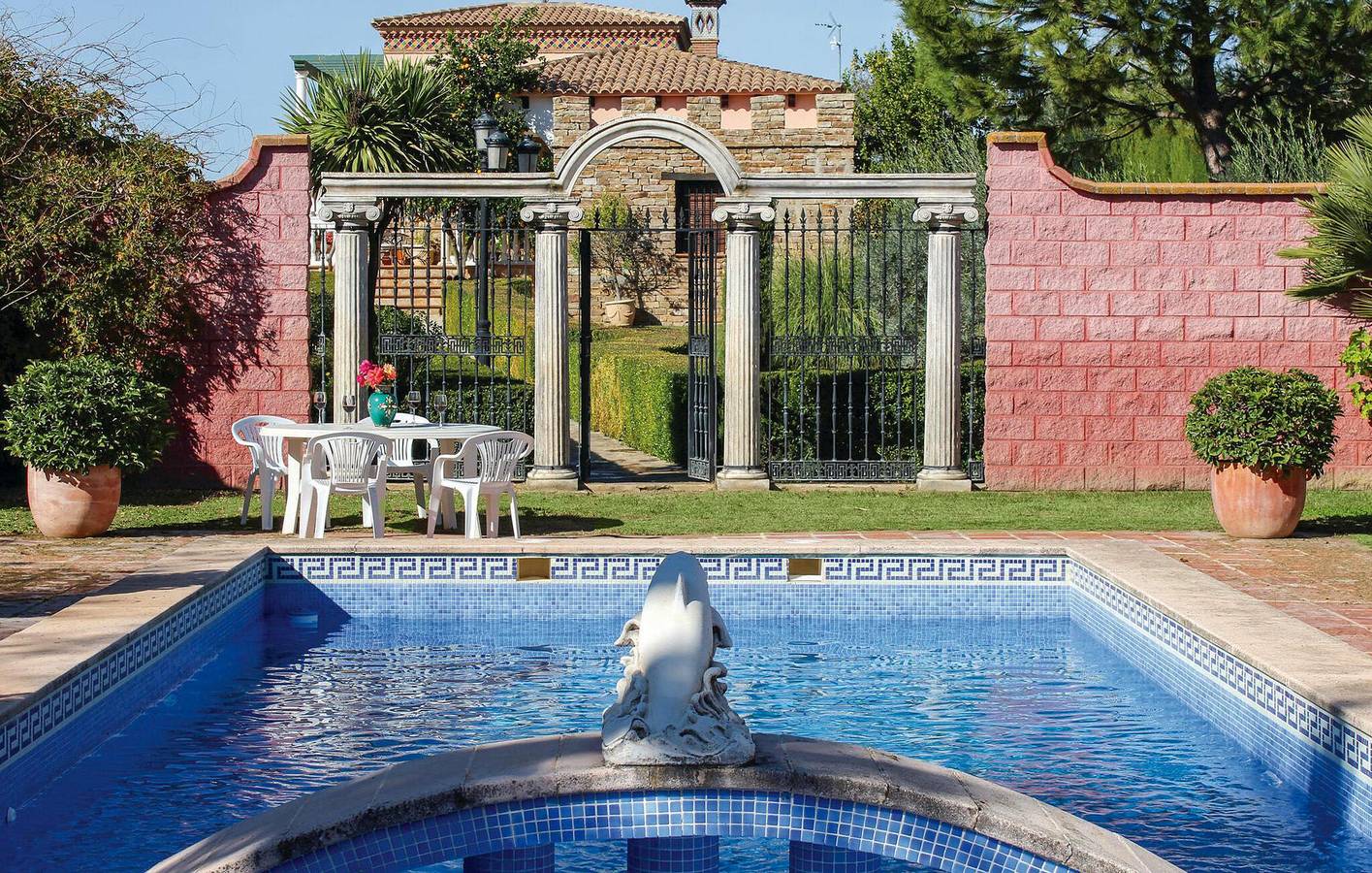 Acogedor apartamento con piscina y WiFi, a 2,5 km del centro de la ciudad. in Setenil de las Bodegas, Pueblos Blancos