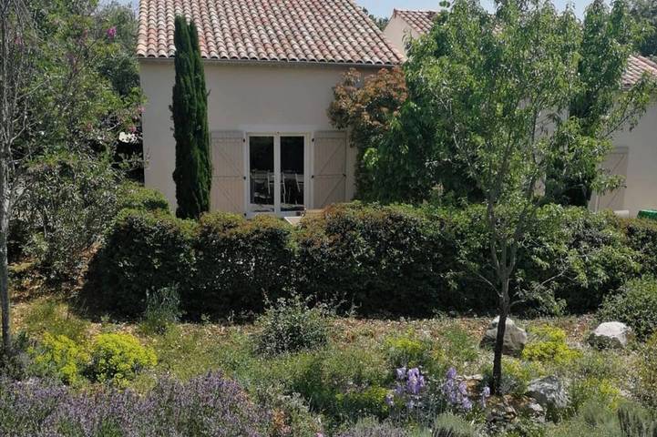Gîte pour 5 personnes, avec Jardin et Piscine