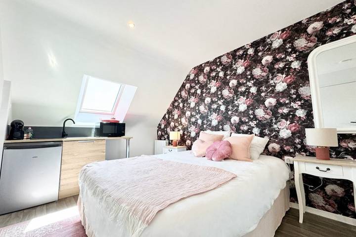 Appartement entier, L’instant rose - Cocon fleuri avec jacuzzi in Quéven, Côte des Mégalithes