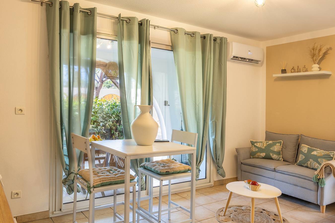 Ganze Wohnung, Ferienwohnung für 2 Personen mit Terrasse in Monticello, Calvi und Umgebung
