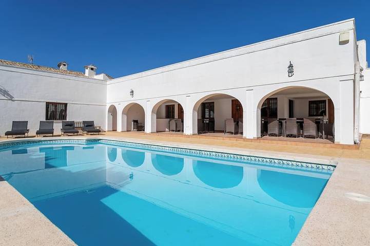 Casa de vacaciones para 26 personas, con jardín además de terraza y piscina, Se admiten mascotas - 1