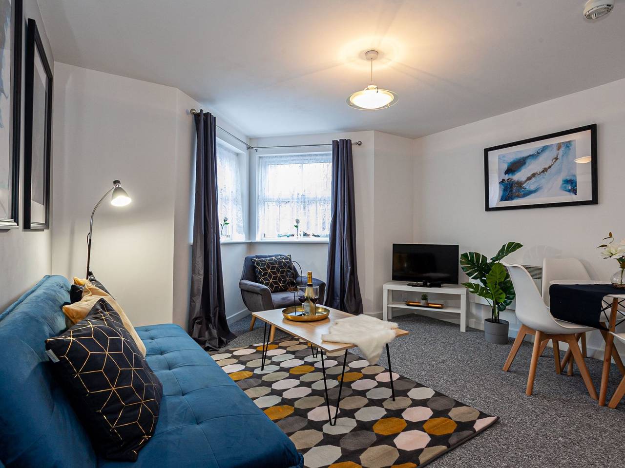 Entire apartment, Stilvolle, schöne Wohnung mit zwei Schlafzimmern in Coventry, Birmingham Area