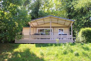 Gîte pour 7 personnes, avec piscine et vue ainsi que terrasse et jardin à Le Grand-Serre