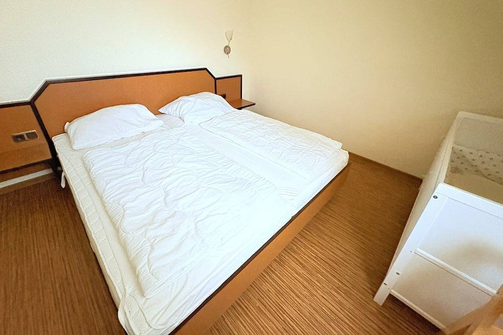 Ganze Wohnung, Ferienwohnung 52 – Idyllisches Apartment für 5 mit zwei Schlafbereichen & Wlan in Buschvitz, Bergen auf Rügen und Umgebung