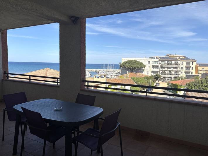 Ganze Wohnung, 3*** Wohnung in Sari-Solenzara mit Pool und Klimaanlage, nahe Strand und Einkaufsmöglichkeiten in Sari-Solenzara, Sartène und Umgebung