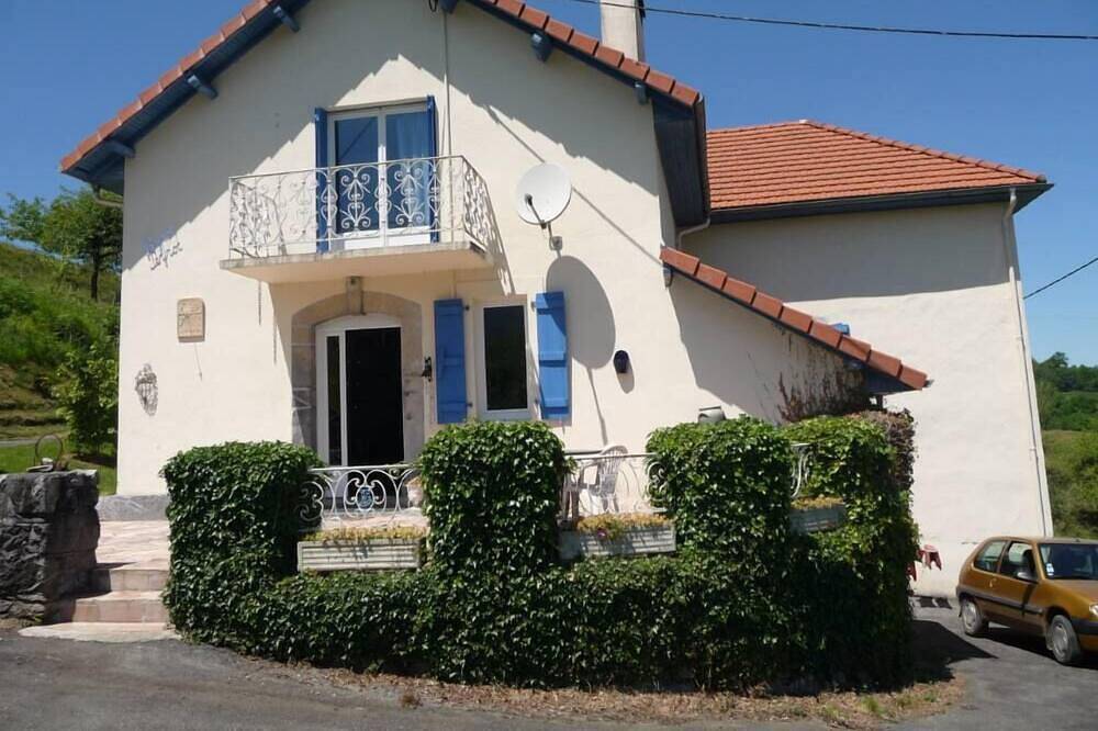 Maison de caractère offrant une vue imprenable d'une capacité de 6 personnes. in Peyrouse, Hautes-Pyrénées