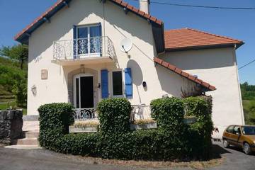 Gîte pour 6 personnes, avec jardin et balcon, animaux acceptés à Peyrouse