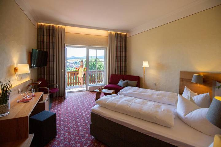 Hotel für 2 Personen, mit Terrasse und Whirlpool sowie Garten und Pool in Fladungen
