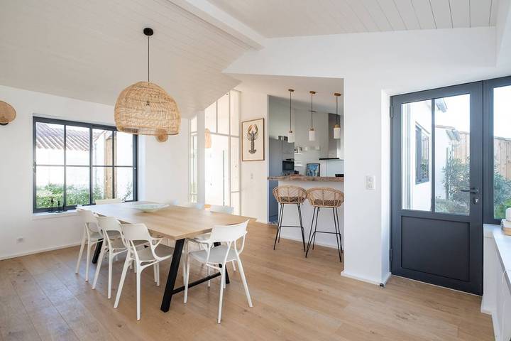 Gîte pour 12 personnes, avec piscine à Loix - 4