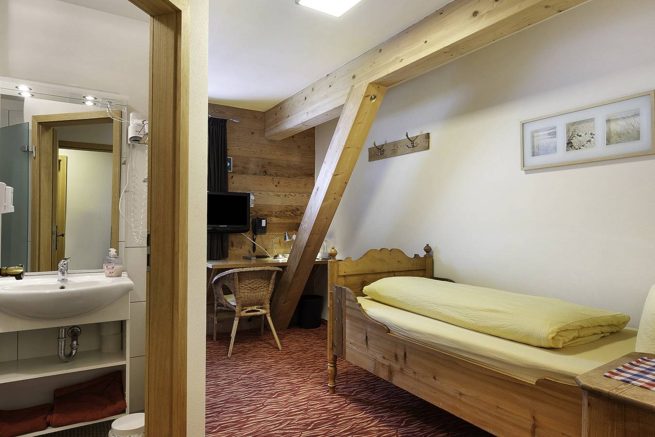 Room 'Einzelzimmer 27' with Shared Garden and Wi-Fi in St. Georgen im Schwarzwald, Central Black Forest