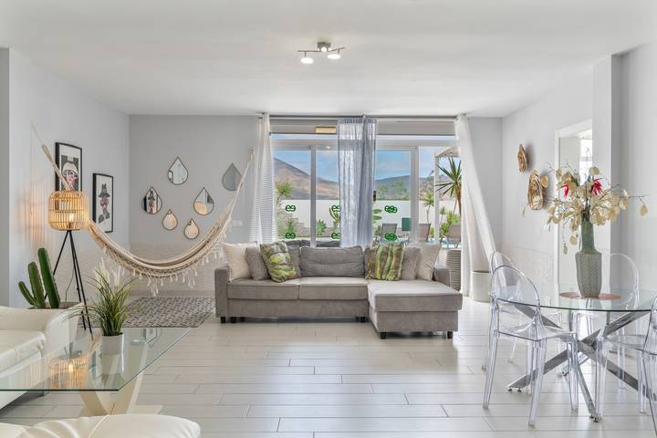 Casa Vacacional 'Villa Carol' con Vista a la Montaña, Wi-Fi y Aire Acondicionado in Playa Blanca, Yaiza