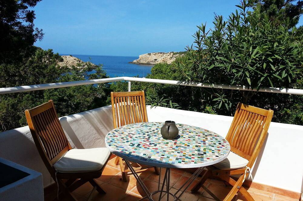 Casa con encanto junto al mar, ideal parejas i familias con niños in Cala Vedella, Sant Josep de sa Talaia