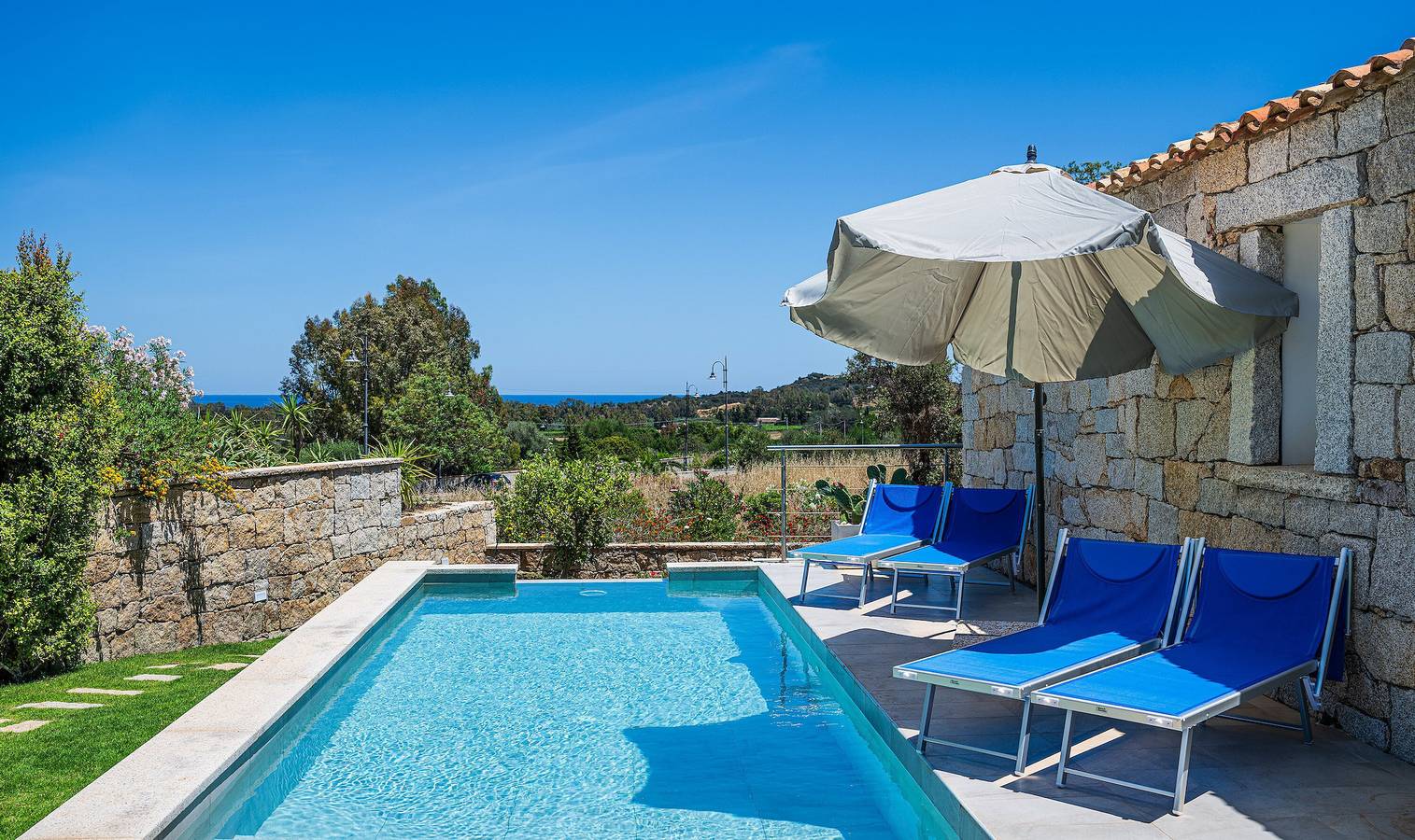 Villa 'Laccus 6' con vistas al mar, Wi-Fi y aire acondicionado in Provincia de Cagliari