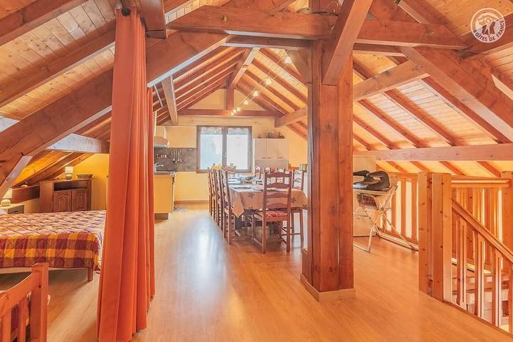 Location de vacances pour 10 personnes, avec terrasse et jardin à Yenne - 2