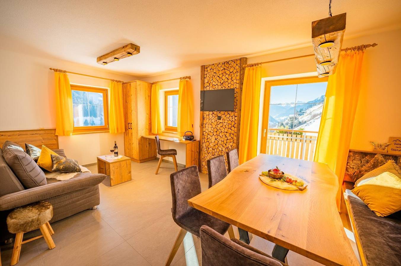 Ganze Wohnung, Ferienwohnung "Voppichlhof Margerite" mit Bergblick, Gemeinschaftsgarten und Wlan in San Giacomo, Ahrntal