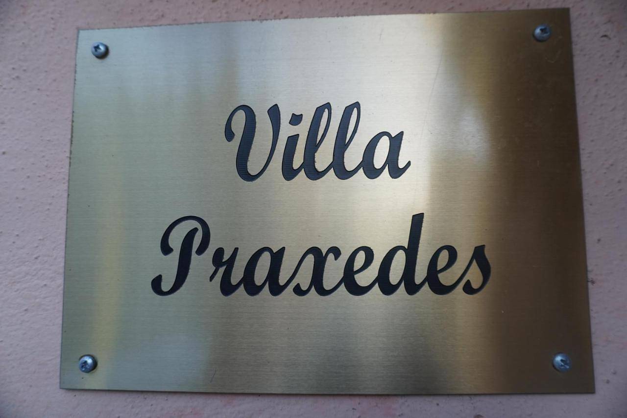 Villa Praxedes con piscina a Nettuno in Nettuno, Provincia di Roma