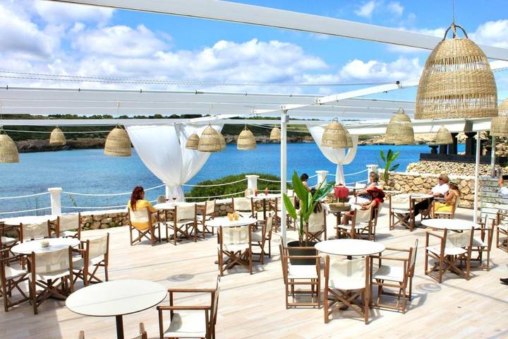 Appart’hôtel pour 3 personnes, avec Balcon et Terrasse ainsi que Jardin et Bassin pour enfant à Fornells